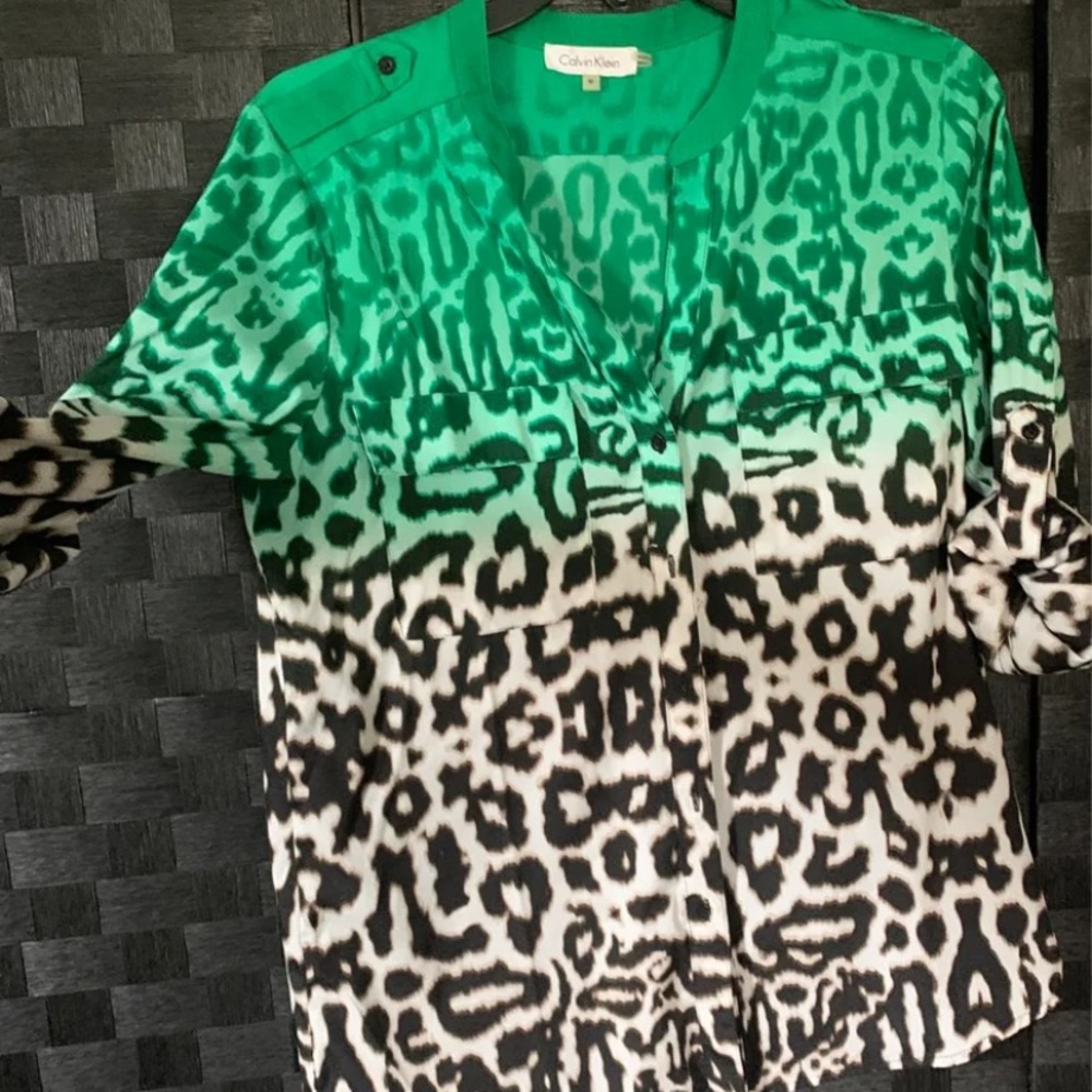Calvin Klein rolled sleeve top size medium